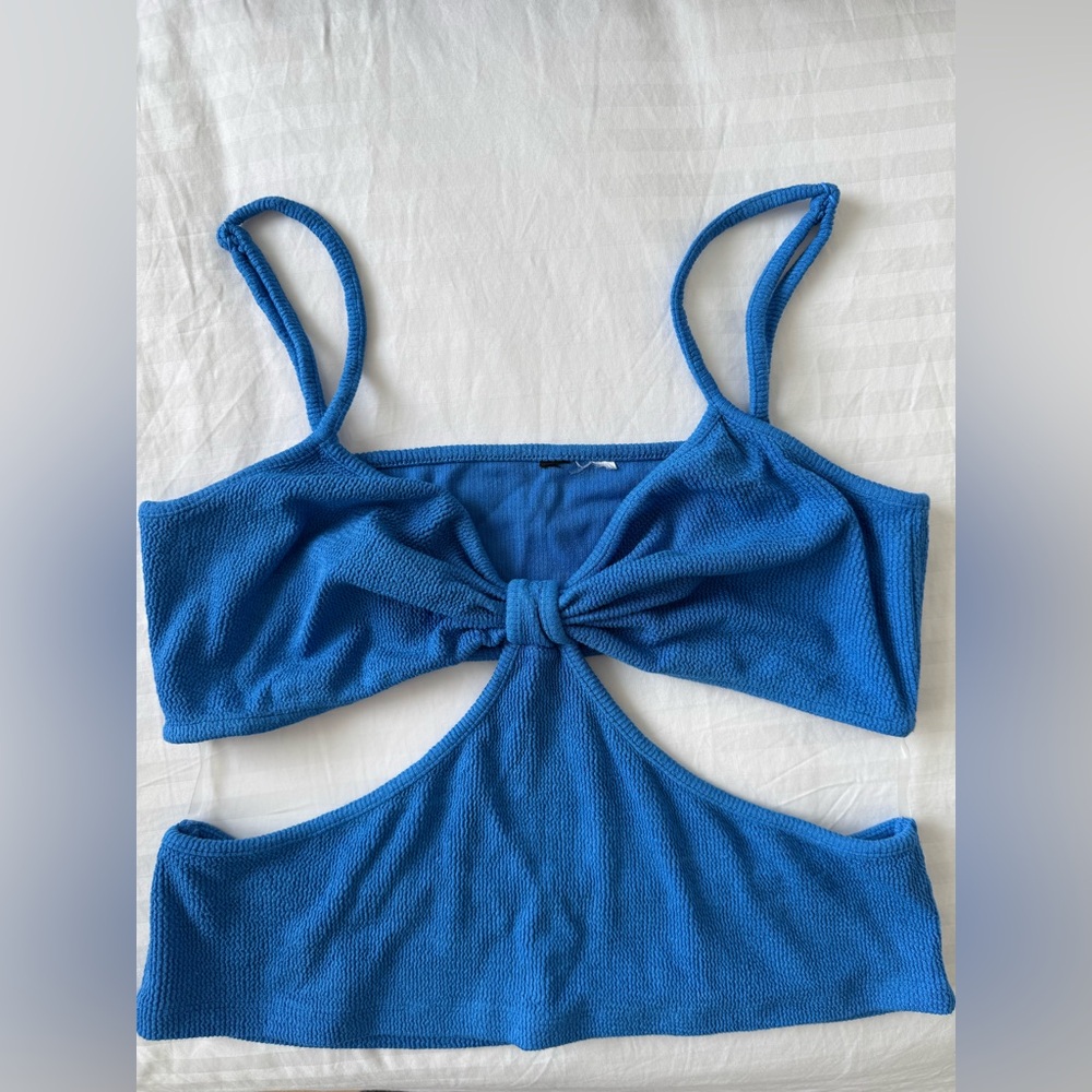 H&M Cut-Out Top - Picture 2 of 3
